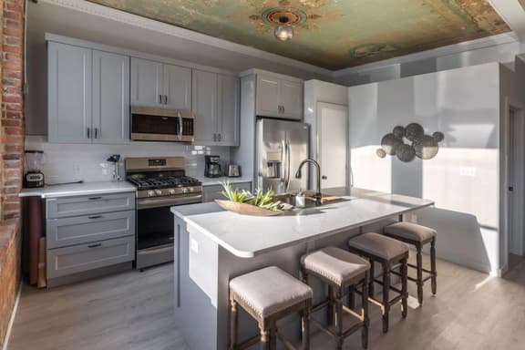 Parlor: Explore OTR/Downtown from a Renovated Condo