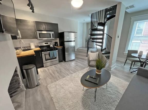 Quiet 1-Bedroom Loft near Entertainment District