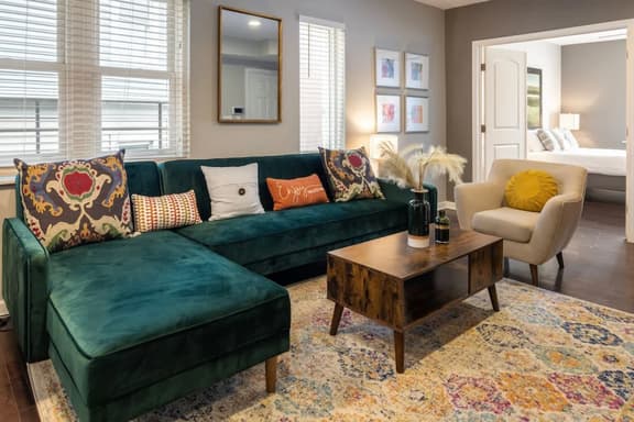 Stunning 2BR Apartment Near Downtown